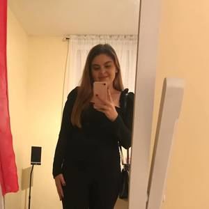 Meet your Posher, Avery